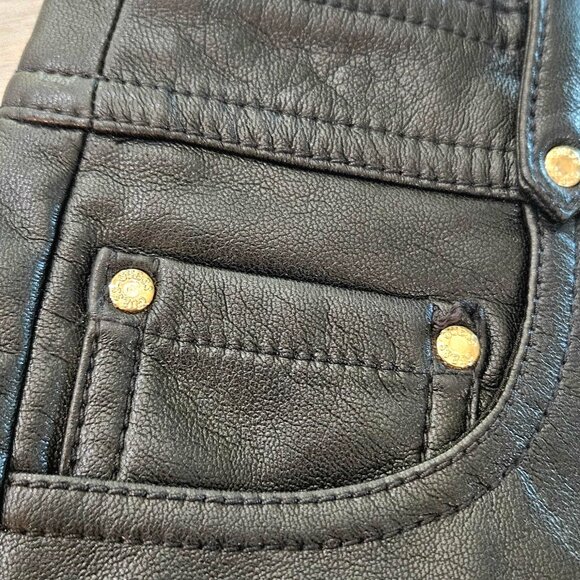 Guess Pleather Miniskirt Women's US Size (0) Soft With Gold Detailing - Picture 3 of 14